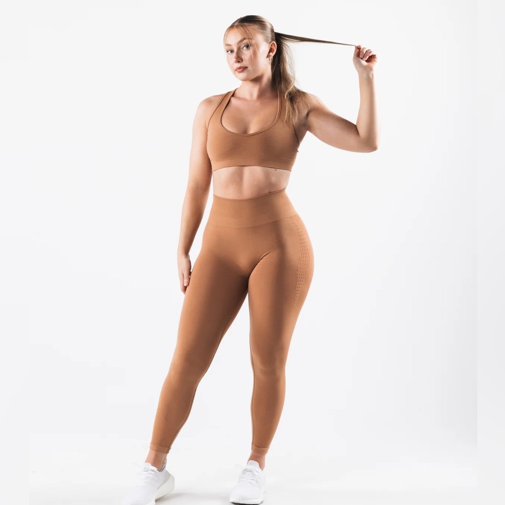 Alphalete Seamless Amplify Leggings in Clay